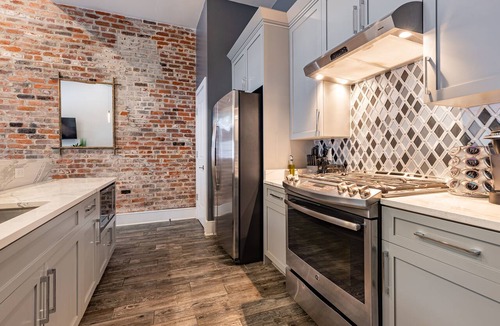 Central Business District Condo | Luxury Condo Walk Anywhere & Everywhere! The Bordeaux