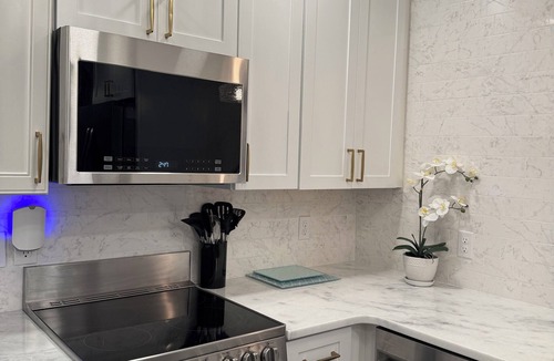 Collegedale Cottage | Luxury Cottage "Sparrow" full of amenities in Collegedale perfect for a getaway!