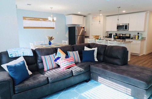 Gulfport House | Luxury Designed 3-bdrm home offering a high-quality stay with Central utilities.