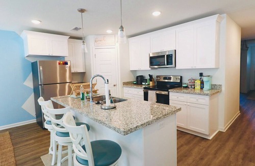 Gulfport House | Luxury Designed 3-bdrm home offering a high-quality stay with Central utilities.
