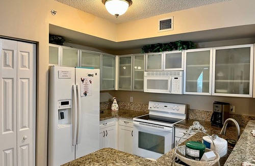 Downtown West Palm Beach Condo | "LUXURY FOR LESS" in the heart of Rosemary Sq/30-Day Minimum Discounted Rate