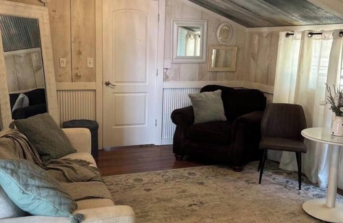 Greenbrier House | Luxury Gated Suite at Jamestown Ranch Barndominium