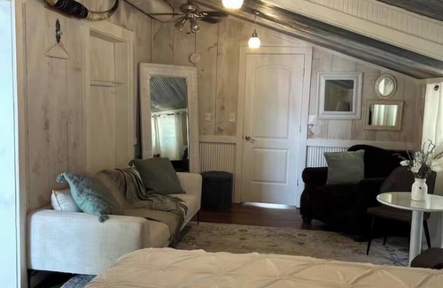Greenbrier House | Luxury Gated Suite at Jamestown Ranch Barndominium