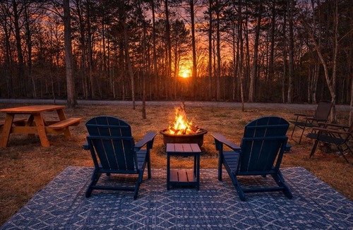 Taylor House | Luxury Glamping RV Sleeps 4 Hot Tub All Resort Amenities Near Lake Claiborne