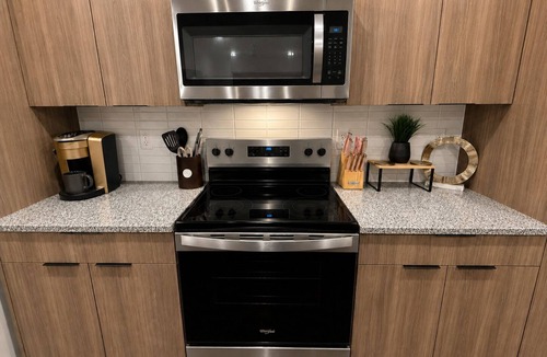 Church Street Apartment | Luxury King Suite Beauty Room Infinity Game Table Near Hospital & ATL