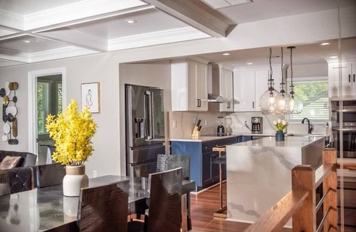 Gainesville House | Luxury Lake Duplex Min From downtown Gainesville B