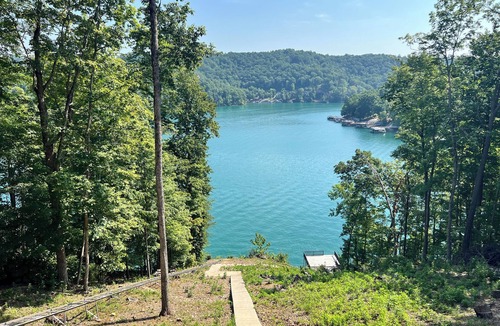 Jacksboro House | Luxury Lakefront 6BR Mountain Retreat - Double Decker Dock + Tram