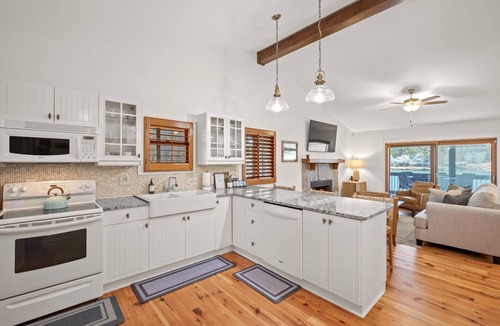 Waleska House | Luxury Lakefront Retreat with Hot Tub Arcade/Neighborhood Golf Course and Hiking