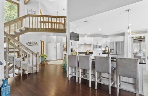 Evans House | Luxury Lakefront Retreat. 10 miles from The Masters. Sleeps 14.