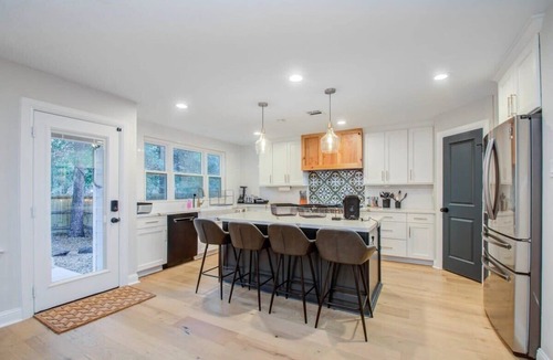 Alden Bridge House | Luxury Mansion Dream Home - 6 Bed, Pool, Grill