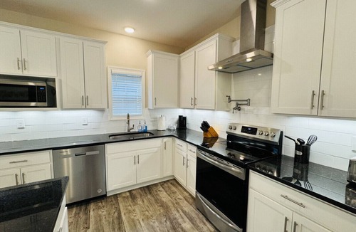 Augusta House | Luxury Medical District Home, EV Charger, Gated #10