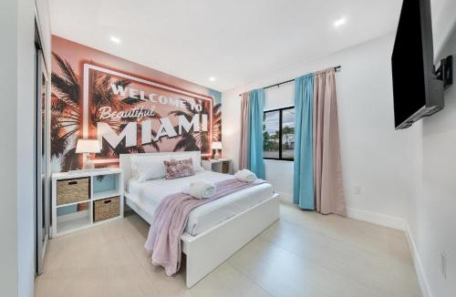 Allapattah House | Luxury Miami Duplex - Sleeps 36 - 2 Hot Tubs