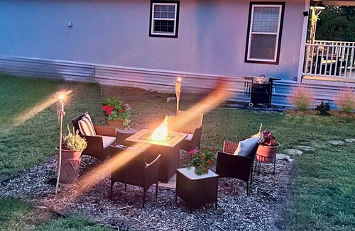 Princeton House | Luxury Micro Retreat| Spa Amenities|Fire Pit|Pet Yard