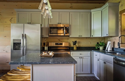 Gatlinburg - Pigeon Forge Cabin | Luxury Mountain Getaway + Stunning Views + Expansive Decks + Heated Indoor Pool