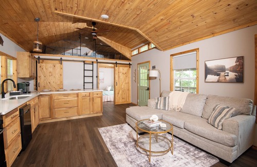 Vincent Ski Chalet | Luxury Off-Grid Retreat - Lakeside Treehouse