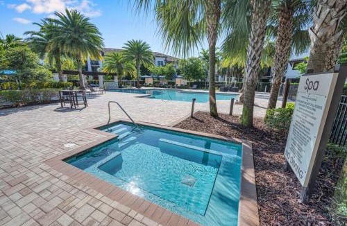 Three Lakes Apartment | Luxury one bedroom rental w pool