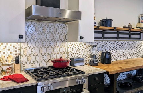 Helena Apartment | Luxury Rental in Historic Helena. Private Balcony & Parking. Near Clarksdale!