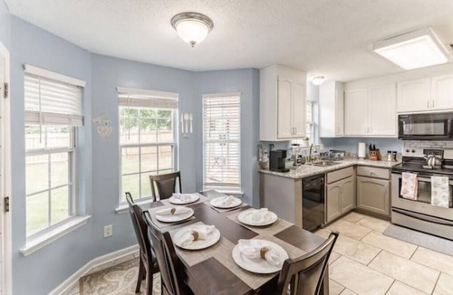 Huntsville House | Luxury Stay - Office-Pet's Welcone!