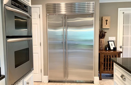 Roswell House | Luxury stay on a lake open plan huge kitchen games rm bar firepit luxury bedding