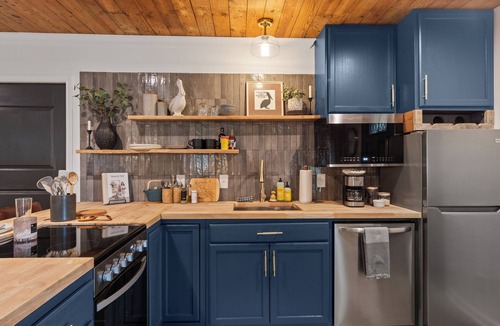 Lafayette Apartment | Luxury Studio in Cajun Country