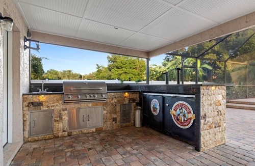 East County Civic Group House | Luxury Tampa, Resort with Swimming Pool, 4 Bedrooms, 3.5 Bathrooms. Sleeps 20+