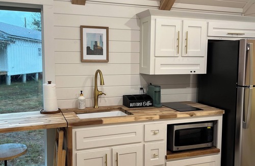 Opelika Cabin | Luxury Tiny Home in the Country - 20 min to Downtown Auburn!