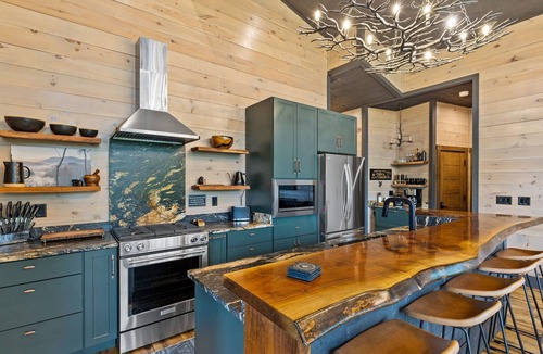 Hidden Lake Cabin | Luxury Treehouse Retreat | Sauna Tower & Views