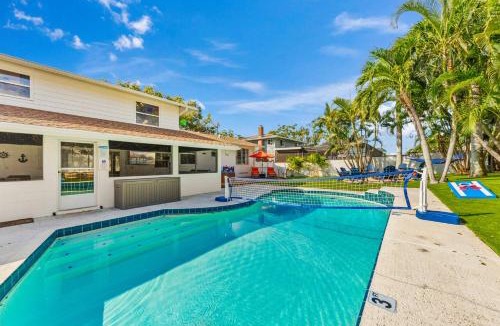 Seminole House | Luxury Villa - 5 BR Heated Pool 5 Min to Beaches