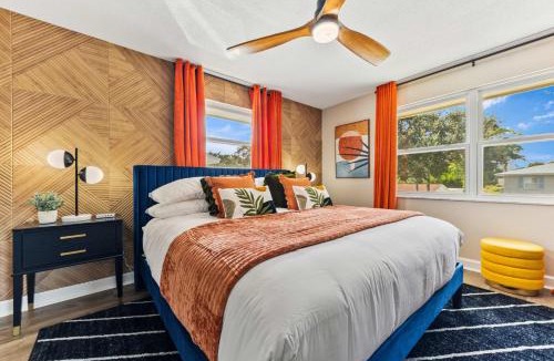 Seminole House | Luxury Villa - 5 BR Heated Pool 5 Min to Beaches