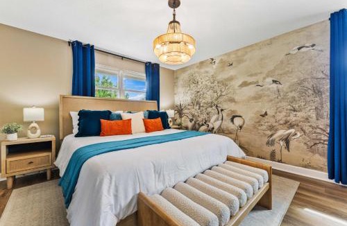 Seminole House | Luxury Villa - 5 BR Heated Pool 5 Min to Beaches