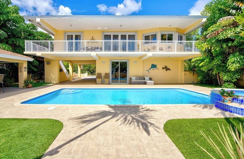 Twin Lakes House | Luxury Water Front Home, Private Pool, Spa, Tiki Bar, 36' Foot Dock with Kayaks