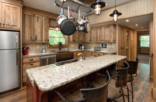 Robbinsville Cabin | Luxury Waterfall Lodge & Guest House with Firepit, Hiking Trails, WiFi, Creek