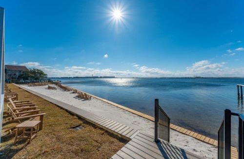 Mary Esther House | Luxury Waterfront Cabin 4