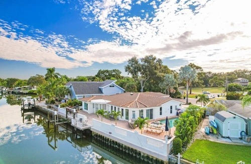 Anona House | Luxury Waterfront, Heated Pool, Indian Rocks Beach