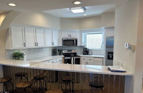 Counce House | Luxury waterfront Villa on Pickwick Lake w/sensational views, boat slip, pool!