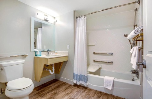 Mobile Hotel | MainStay Suites