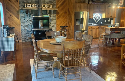 Saint Francis House | Maker’s Mark Walkable Stay, Wagon Wheel Barndominium