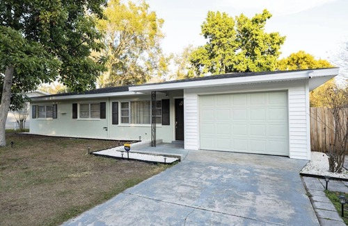 Lakeland House | Mango House in Cleveland Heights, Lakeland, FL