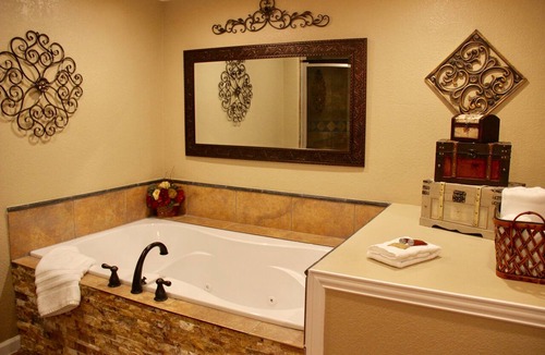 Tomball Bed & Breakfast | Maple Creek Bed and Breakfast
