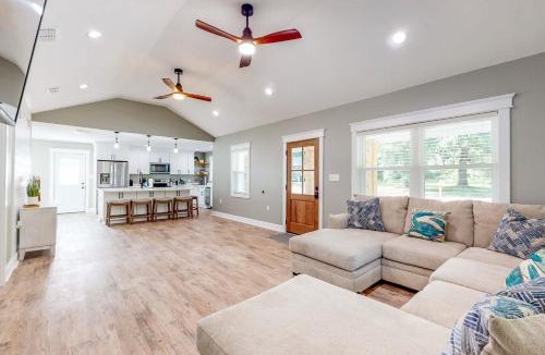 Bay St Louis House | Mardi Gras Parade, Walk to Beach! Bay St Louis Gem