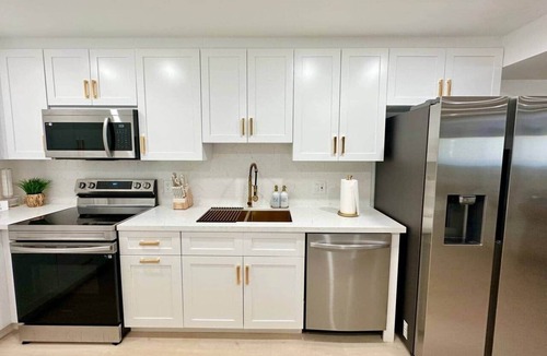 Key Largo Apartment | Marina Vista Gem Modern 2BR/2BA Steps to Pickleball