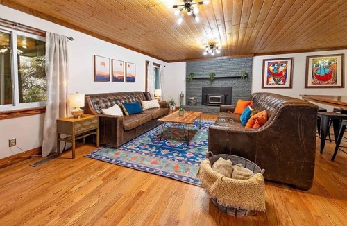 Lookout Valley Neighborhood Association House | Massive May House w/Swim Spa, Shared Pool, Sauna