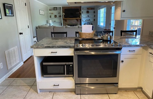 Montclair House | Masters Rental 5br 3.5ba; Less than 4mi from Augusta National with putting green