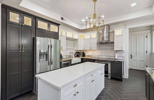 Evergreen House | McLean Manor w/Hot Tub (Main House)