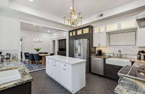 Evergreen House | McLean Manor w/Hot Tub (Main House)