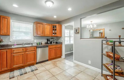 East Chattanooga House | Meade Manor - 3bd-2bth - 2000+sf - Central Location - Quiet street - Game Room