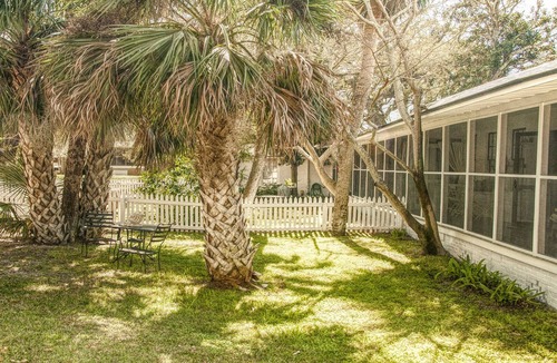 Tybee Island Cottage | Mess Hall. All Pets. North Beach. Screen porch