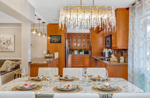 Bel Air House | "MIA Lauderdale-by-the-sea!" 5BD 2500 Sqft