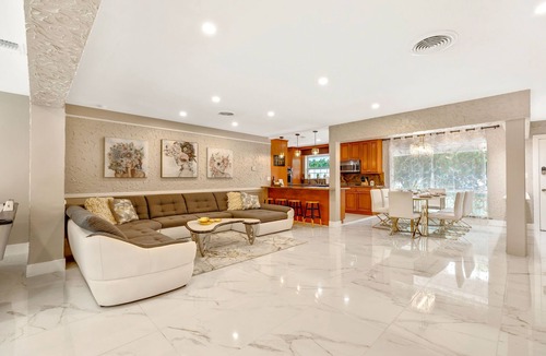 Bel Air House | "MIA Lauderdale-by-the-sea!" 5BD 2500 Sqft