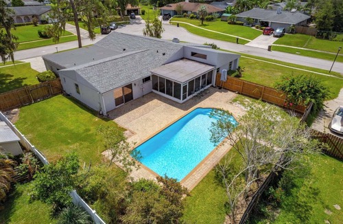 Lakeland Highlands House | Mid-Century Home with Pool in South Lakeland